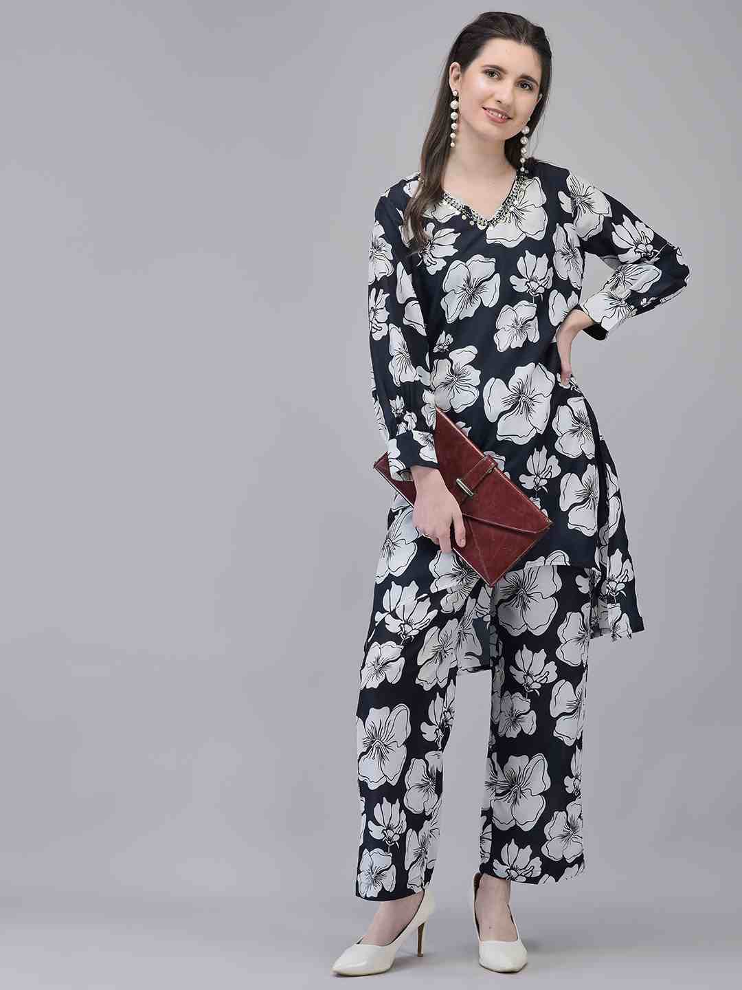 Women's Blue Muslin Fabric Asymmetrical Hemline Kurta With Pants