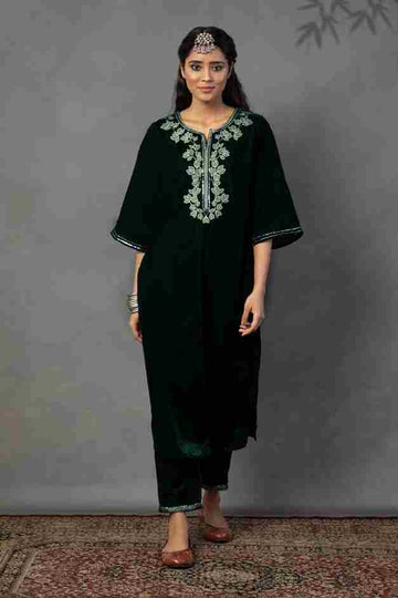 Women's Green Velvet Fabric Embroidered Kurta Set