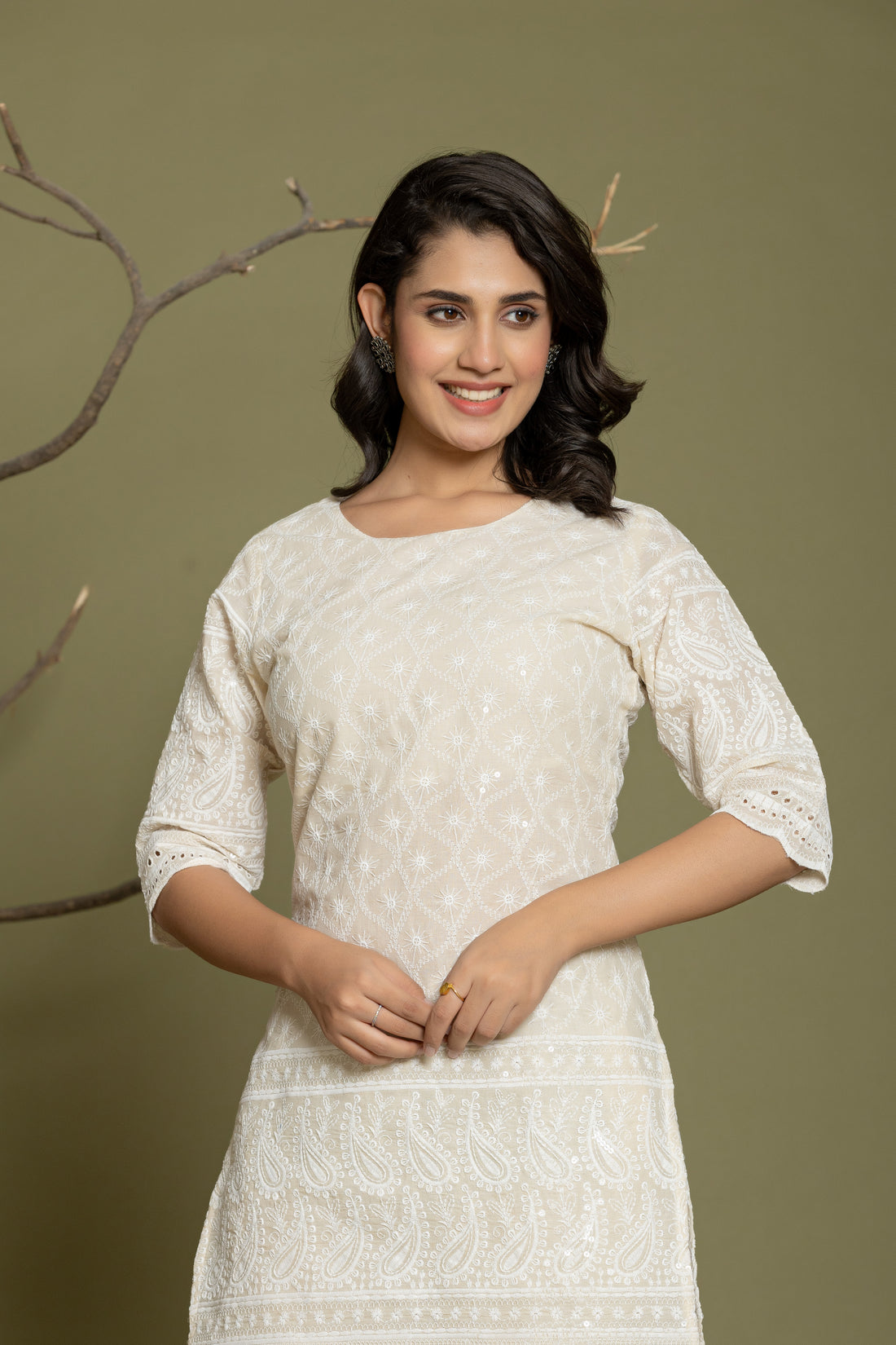 Women's Off-white Cotton Fabric Ethnic Kurta Set with Thread work