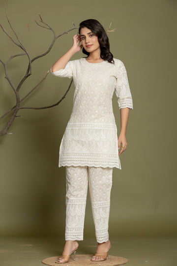 Women's Off-white Cotton Fabric Ethnic Kurta Set with Thread work